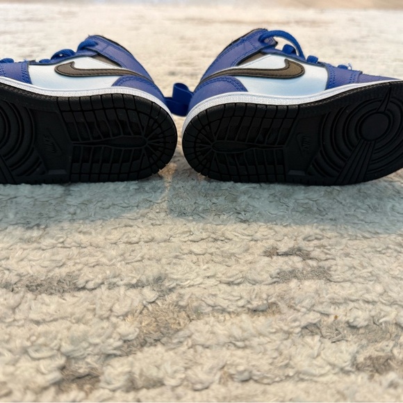 Nike Jordan Kids Sneakers in Blue and Black - Picture 3 of 8